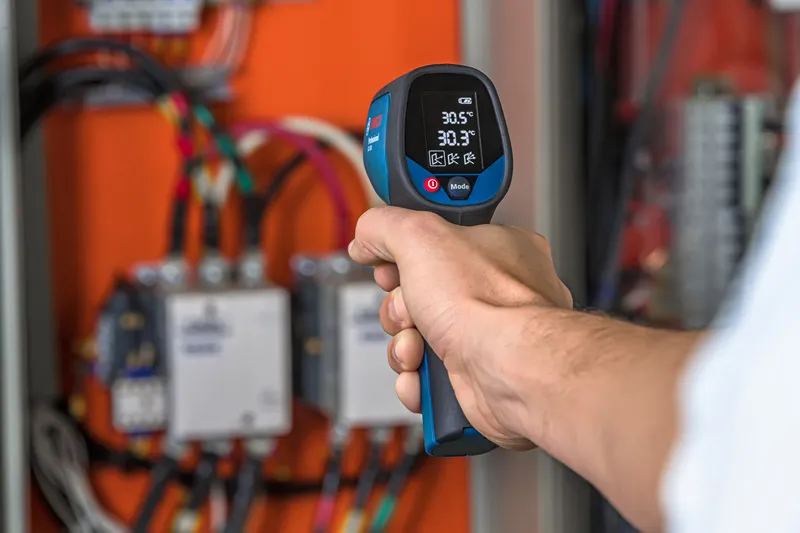 แผงตรวจวัดอุณหภูมิอินฟราเรด.