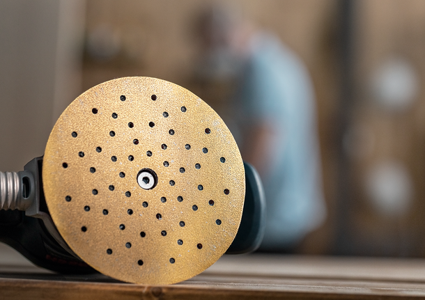 แผ่นขัด Bosch พร้อมรูดูดฝุ่นหลายรู.