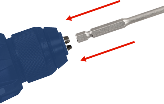 กำลังใส่ดอกสว่านเข้าไปในหัวจับโดยมีลูกศรสีแดงแสดงการเคลื่อนไหว.