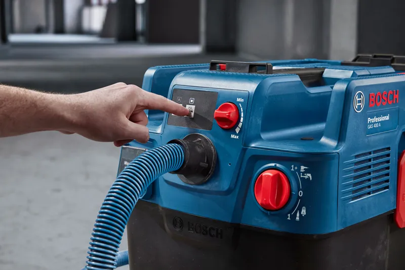 Bosch GAS 400 เครื่องดูดฝุ่นอเนกประสงค์พร้อมแรงดูดที่ปรับได้.