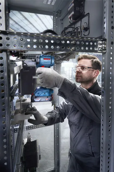 ไขควง Bosch ISR 18V-30 PHX ใช้สำหรับงานประกอบ.