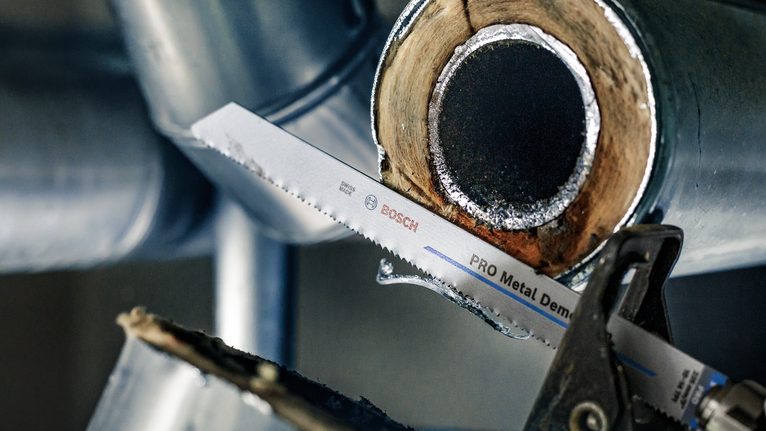 ใบเลื่อยตัดโลหะแบบลูกสูบในโรงงานอุตสาหกรรม