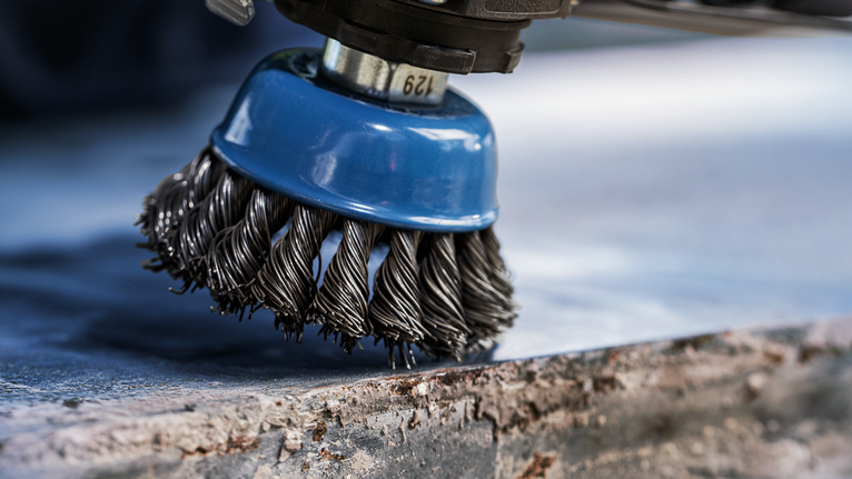 หัวแปรงลวดทำความสะอาดสนิมจากพื้นผิวโลหะ