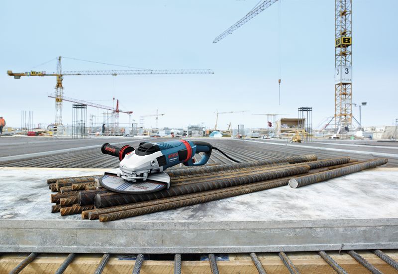 เครื่องเจียรไฟฟ้าบนเหล็กเส้น.