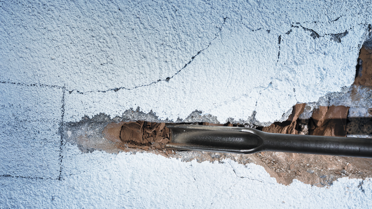 เครื่องมือสิ่วเจาะปูนปลาสเตอร์บนผนัง