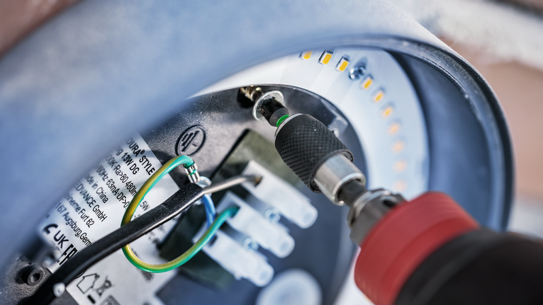 ไขควงไร้สายกำลังขันสกรูภายในโคมไฟ LED ทรงกลม