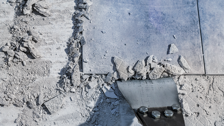 เครื่องมือถอดกระเบื้องช่วยแยกกระเบื้องพื้นและเศษต่างๆ