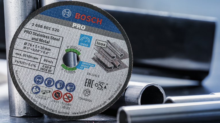 ใบตัดสแตนเลสและโลหะวางระหว่างท่อโลหะ