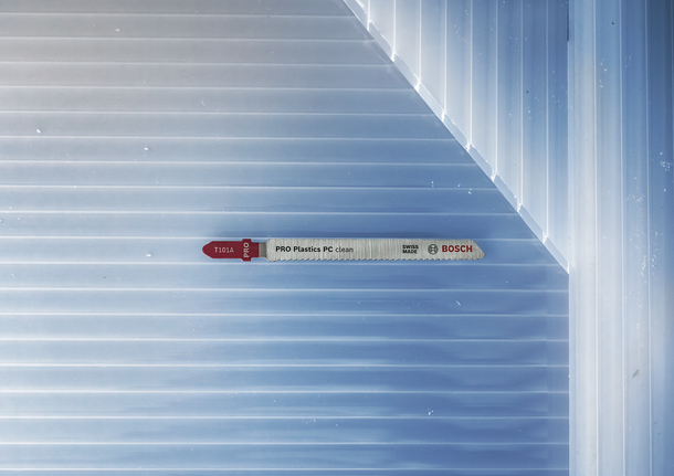 ใบเลื่อยจิ๊กซอว์ Bosch T101A สำหรับการตัดพลาสติกอย่างเรียบร้อย.