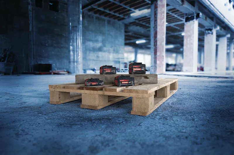 แบตเตอรี่ Bosch 18V Expert บรรจุบนพาเลทไม้.