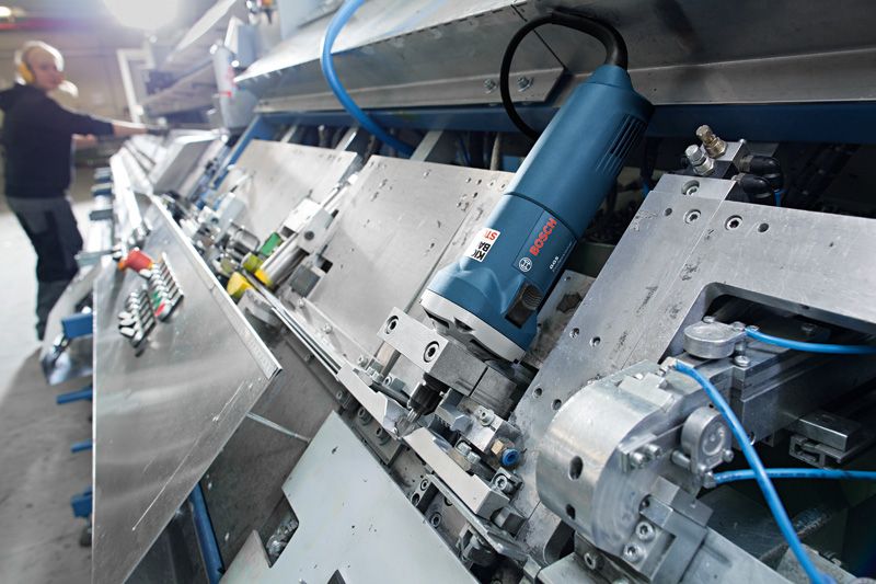 เครื่องเจียรตรงติดตั้งบนเครื่องจักรอัตโนมัติในโรงงานอุตสาหกรรม