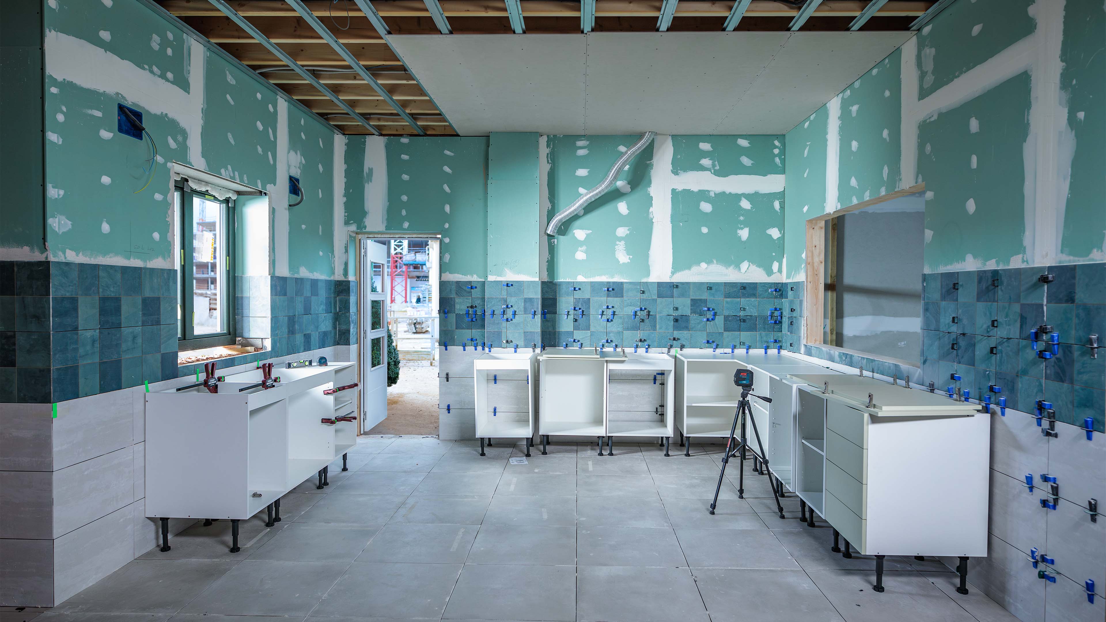 การติดตั้งเคาน์เตอร์ครัว / การแขวนตู้